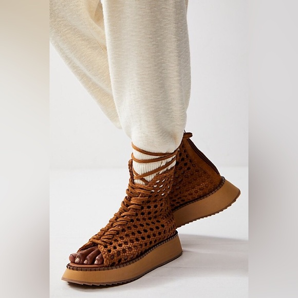 🆕 FREE PEOPLE | LUCA SANDAL | SIZE: 7 - Picture 1 of 3